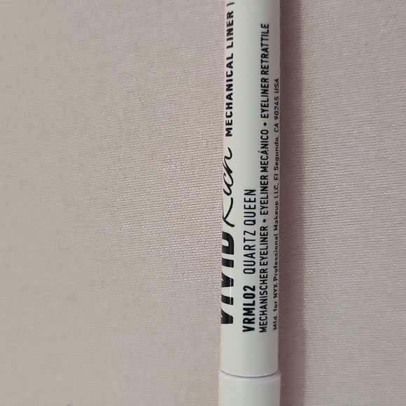 Eyeliner - Picture 3 of 5